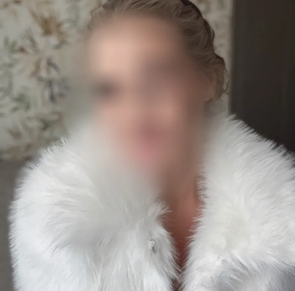 Amina, 32