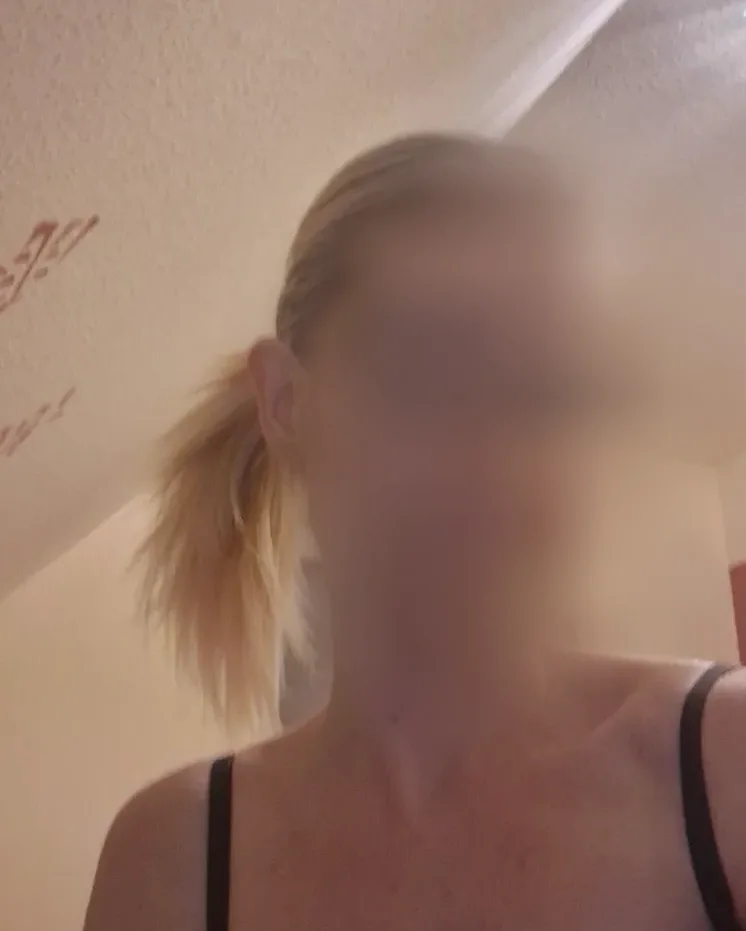 Esra, 28