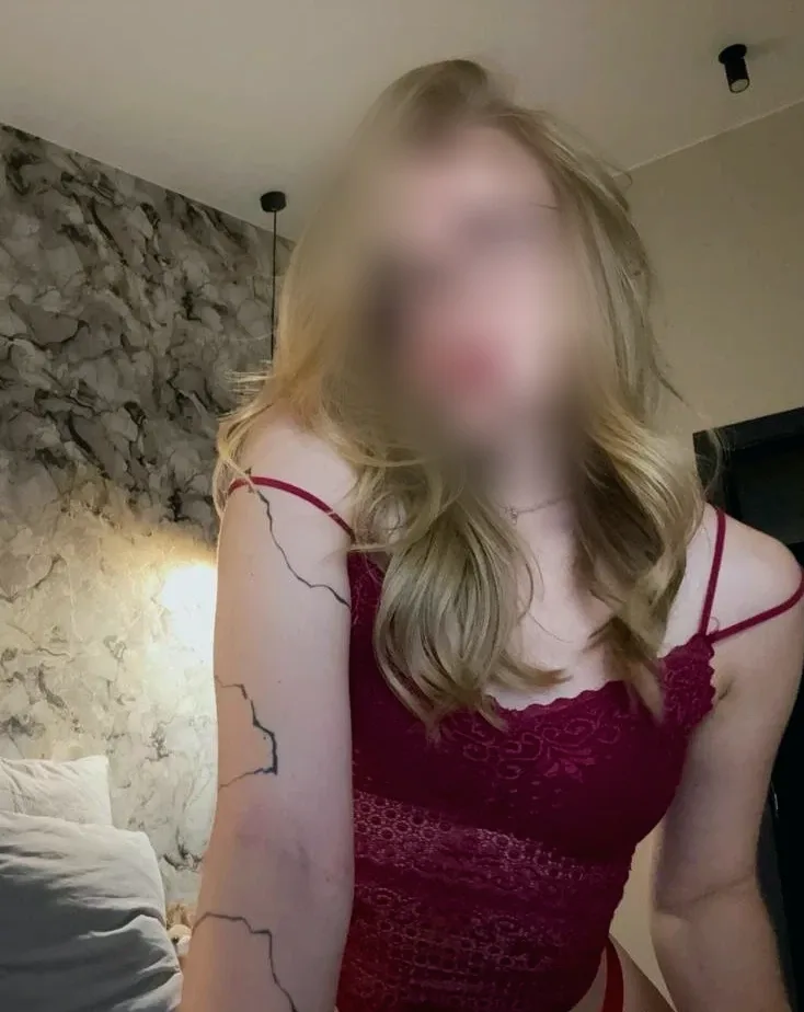 Fiona, 22