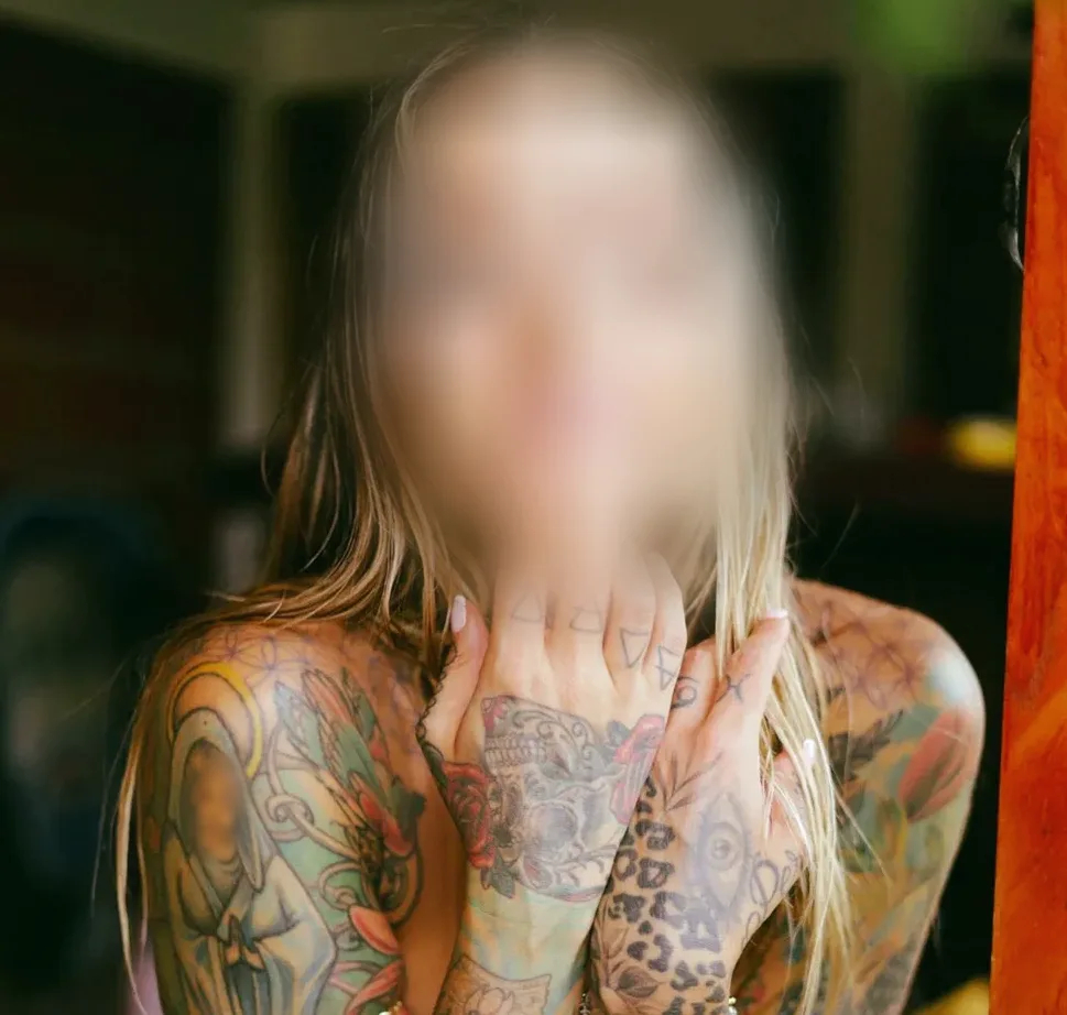 Ingrid, 36