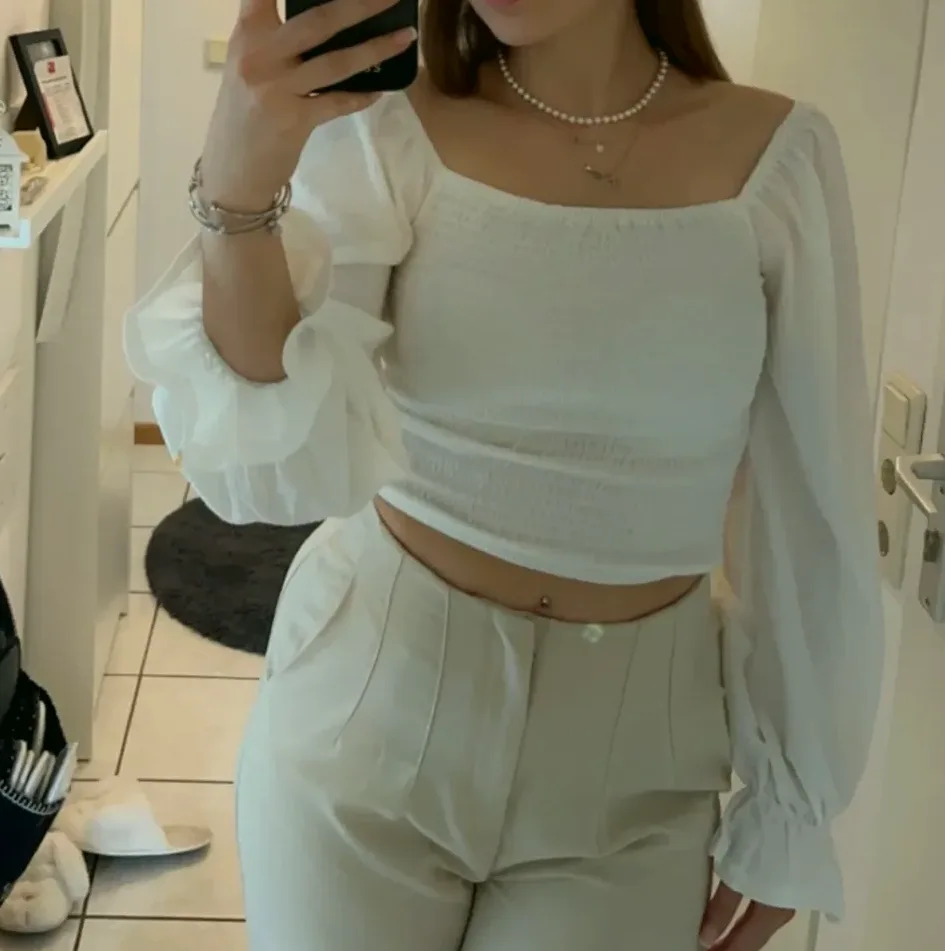 Julia, 25