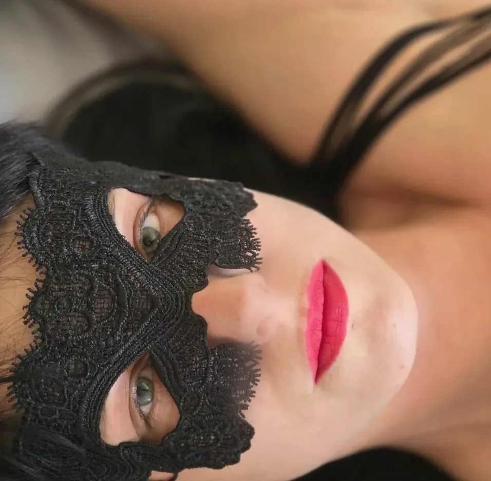 Laura, 36
