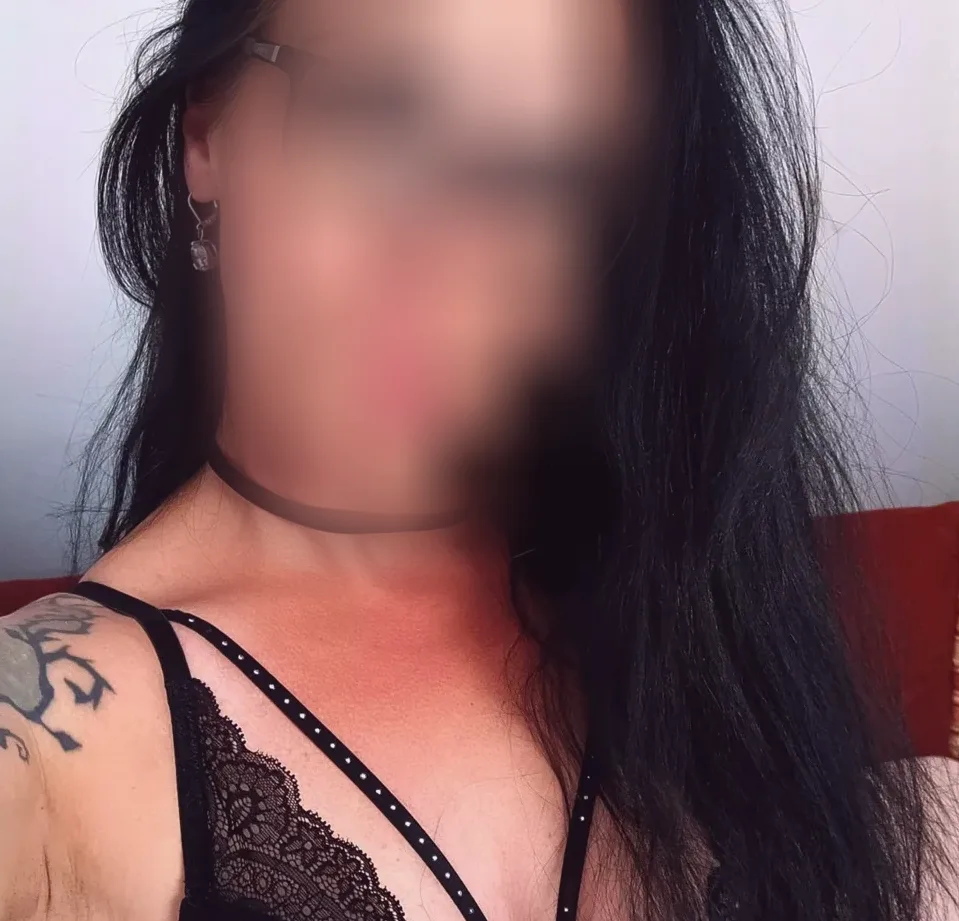 Lilly, 36