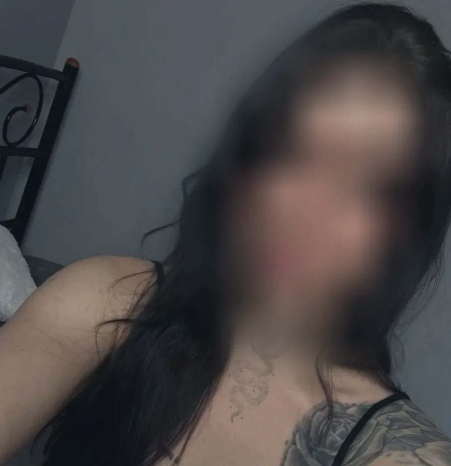 Melanie, 34