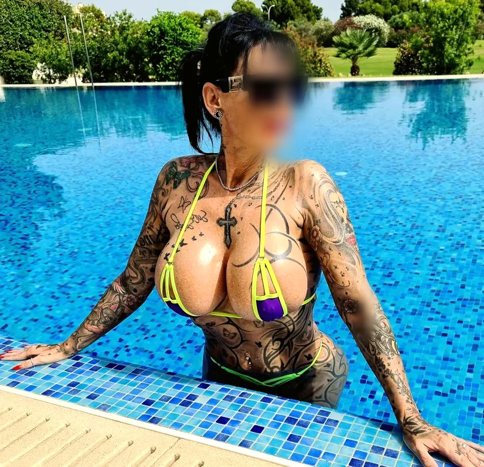Valerie, 39