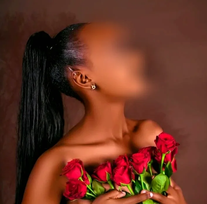 Zeynep, 23